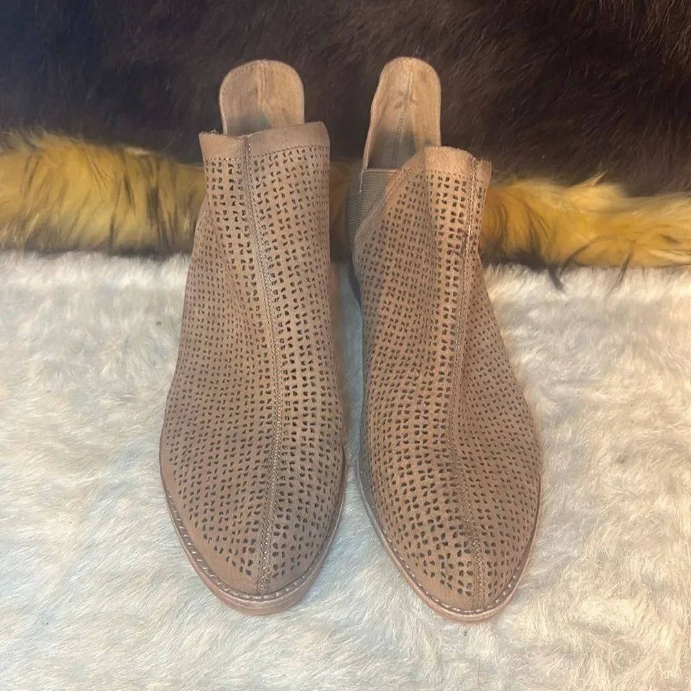 Vince Camuto booties 8 (2725W)